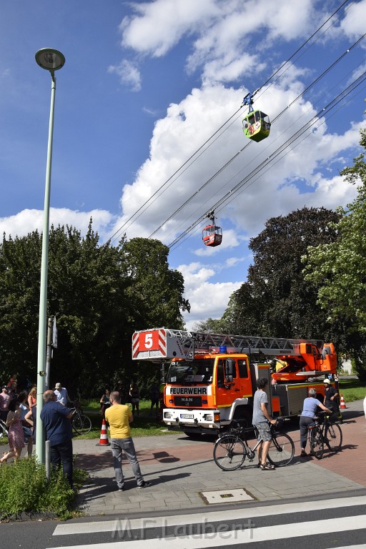 Koelner Seilbahn Gondel blieb haengen Koeln Linksrheinisch P034.JPG - Miklos Laubert